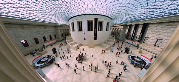 What are the best times to visit the British Museum to avoid crowds and save on entry fees?
